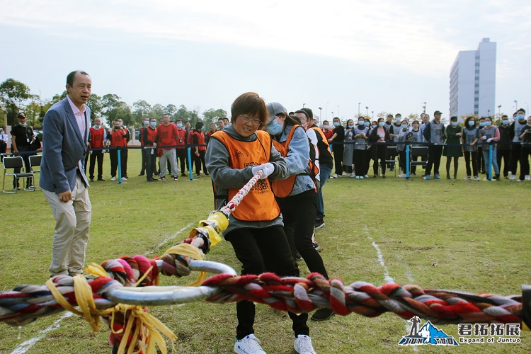 武漢天河機(jī)場安康杯拔河比賽