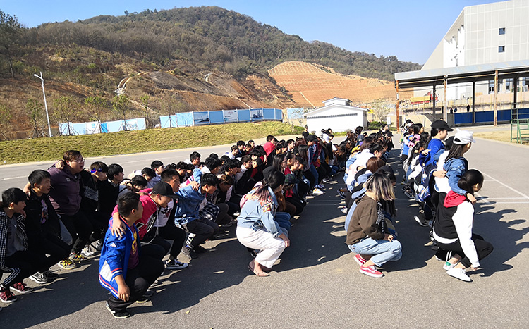 湖北藝術職業(yè)學院心理委員蔡甸國防園素質拓展活動