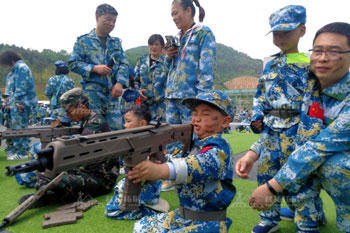 思橋幼兒園國(guó)防園親子游